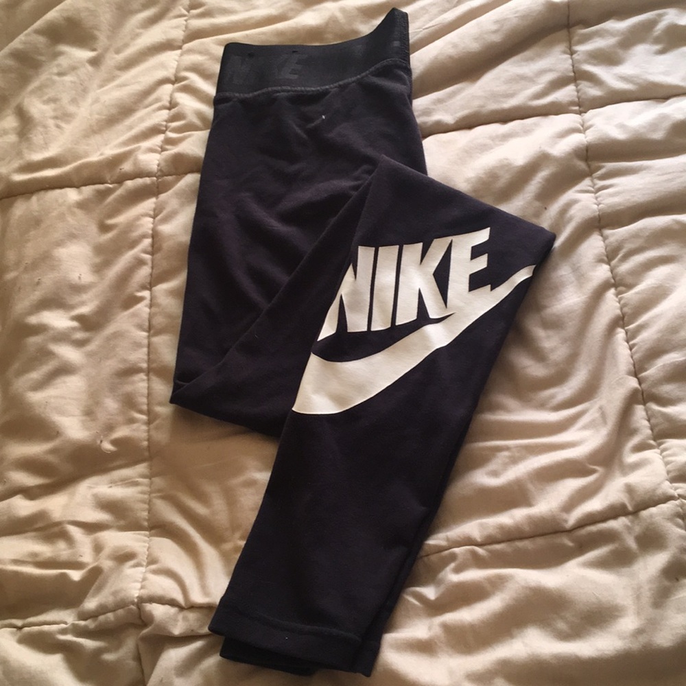 Nike athletic stretch leggings